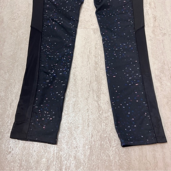 Motherhood Maternity workout leggings mesh medium - Picture 9 of 10